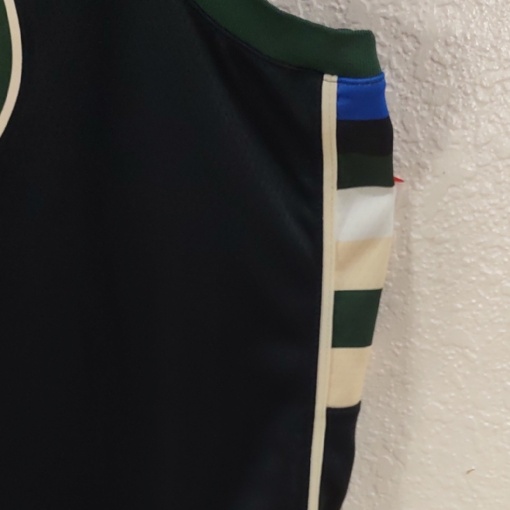 NBA Nike Black and Green Bucks Jersey - Picture 5 of 17
